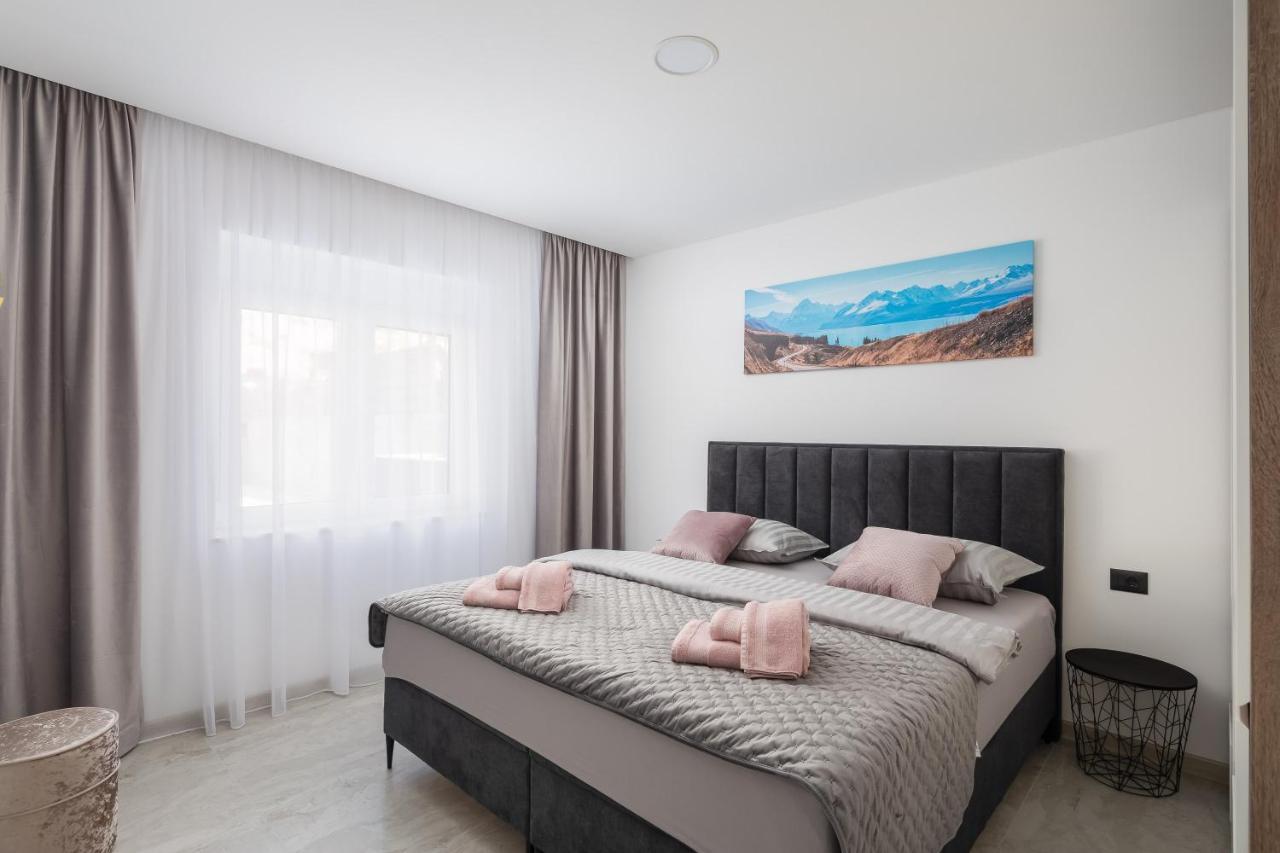Luxury Apartment Lorena - Private Heated Pool - Jesenice  Luaran gambar
