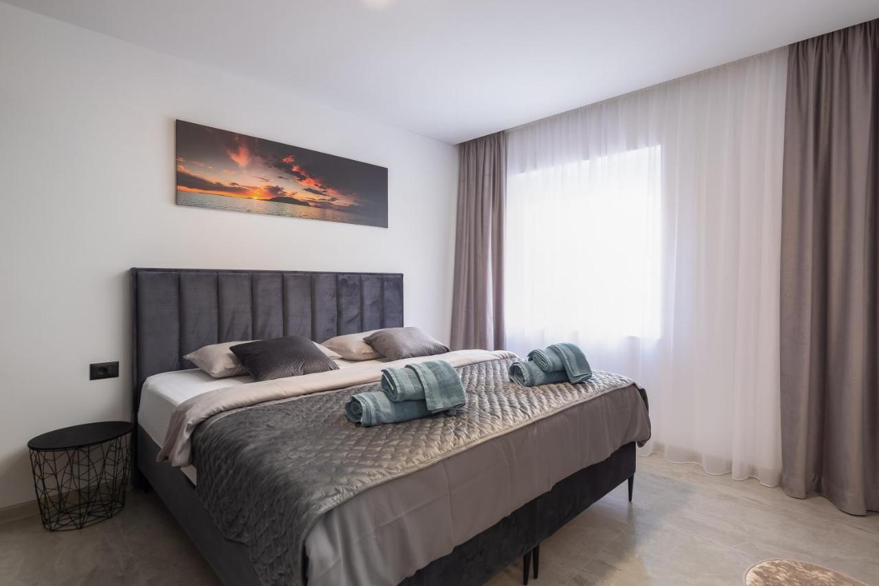 Luxury Apartment Lorena - Private Heated Pool - Jesenice  Luaran gambar
