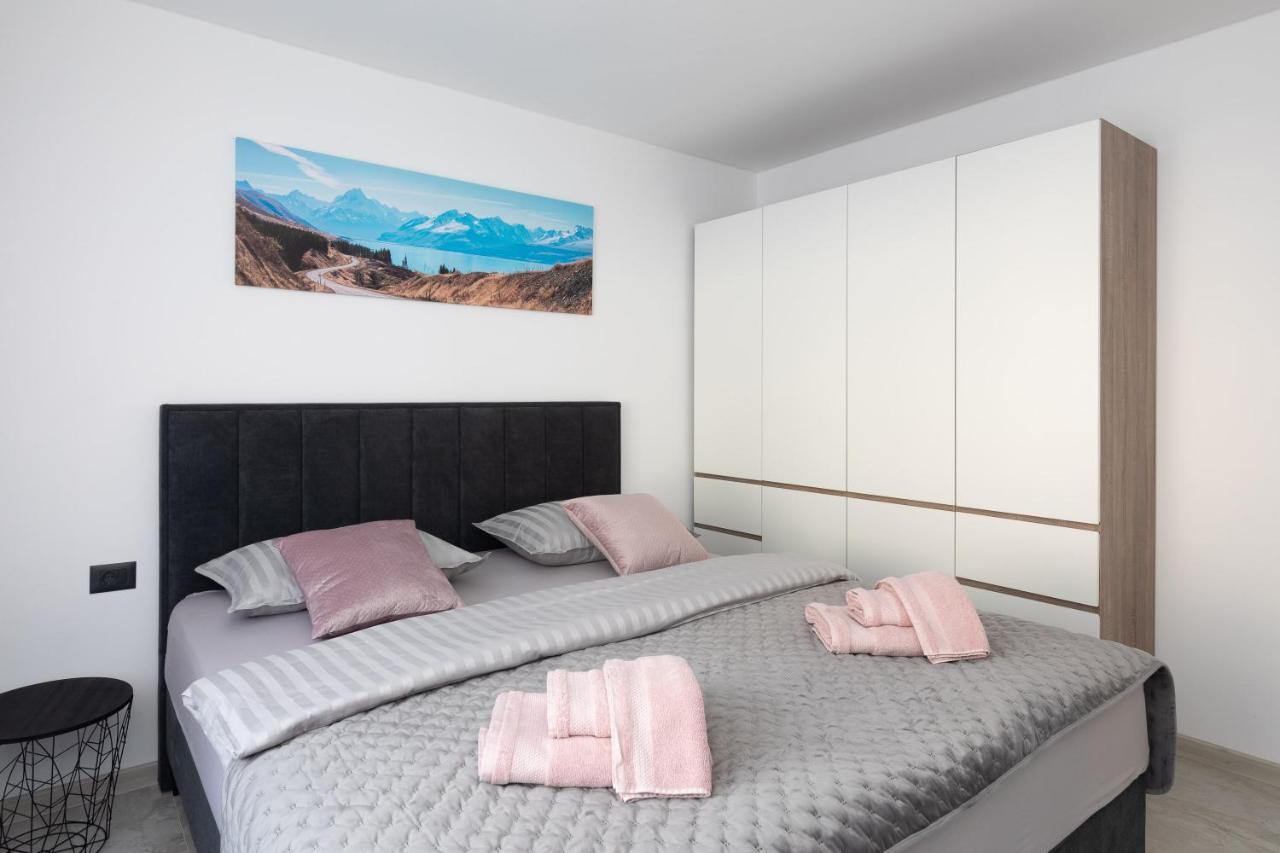 Luxury Apartment Lorena - Private Heated Pool - Jesenice  Luaran gambar