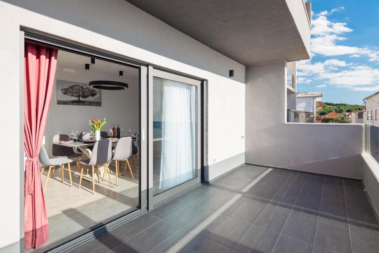 Luxury Apartment Lorena - Private Heated Pool - Jesenice  Luaran gambar