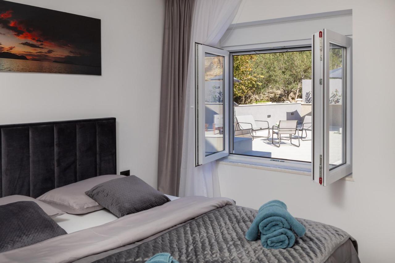 Luxury Apartment Lorena - Private Heated Pool - Jesenice  Luaran gambar