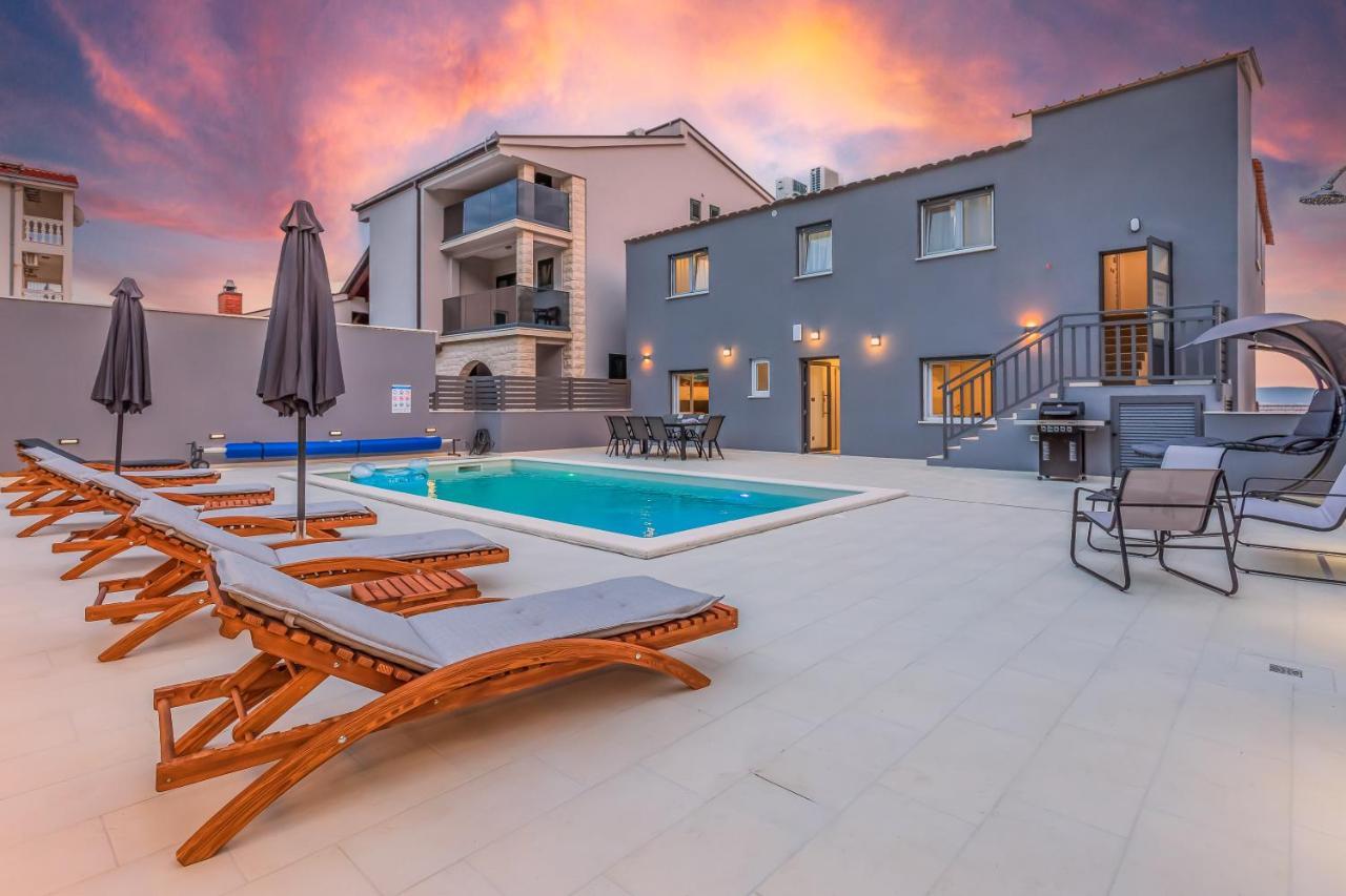 Luxury Apartment Lorena - Private Heated Pool - Jesenice  Luaran gambar