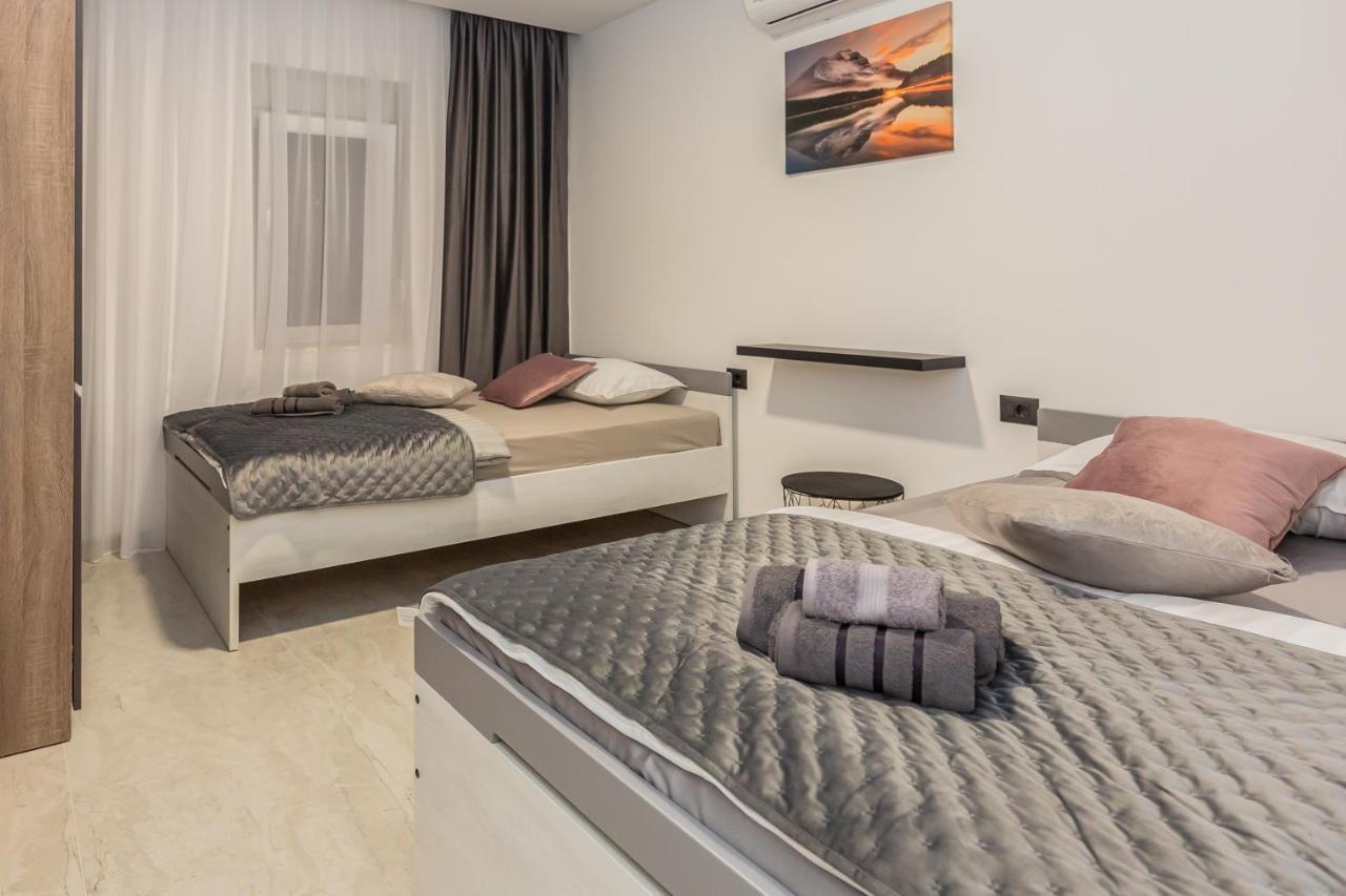 Luxury Apartment Lorena - Private Heated Pool - Jesenice  Luaran gambar