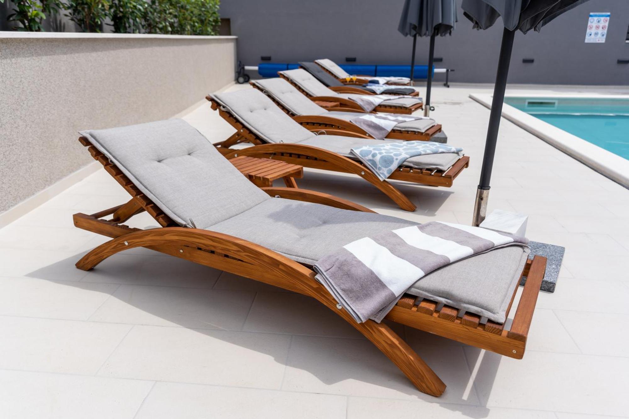 Luxury Apartment Lorena - Private Heated Pool - Jesenice  Luaran gambar